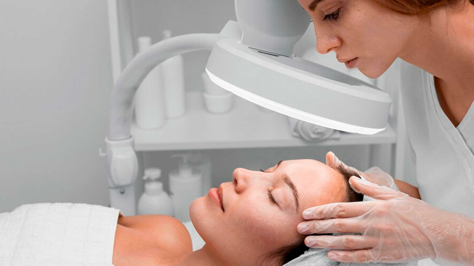 Especialidades em dermatologia no Centro Dermatológico Curitiba