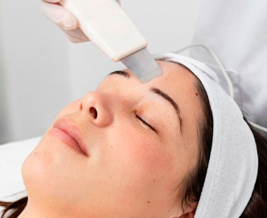 Tratamento facial em Dermatologia Estética